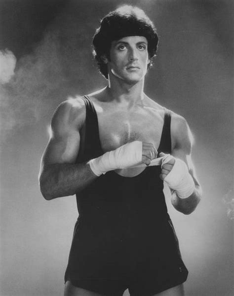 Découvrez sa biographie, le détail installé dans un quartier tranquille de la banlieue de philadelphie, sylvester stallone se passionne. 15 Pictures Of Sly Stallone When He Was Young, Smart And ...