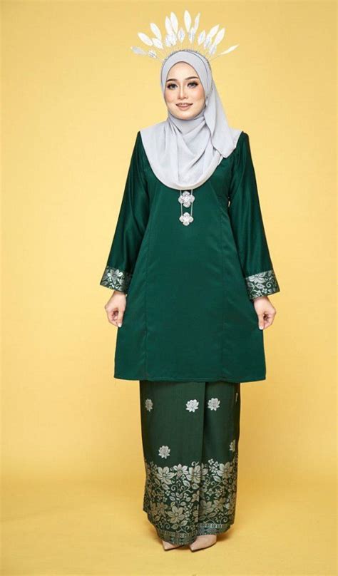 Fesyen baju kurung terkini untuk raya 2020. Baju Kurung Riau Songket Lana - Hijau (Emerald Green) - As ...