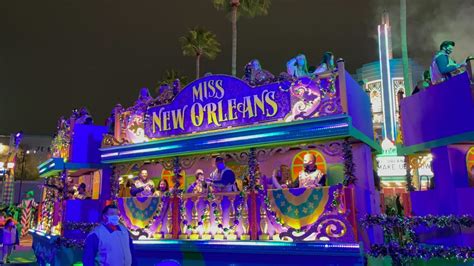 Reservations Open For Passholder Exclusive Mardi Gras Parade Float