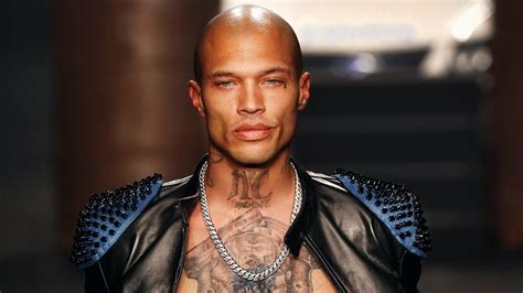 how attractive is jeremy meeks complete facial analysis of the hot felon mugshot that went