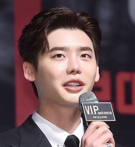 Ли сын джин / lee seung jin. Lee Jong Suk Reveals How He Gained Weight For His New Film ...