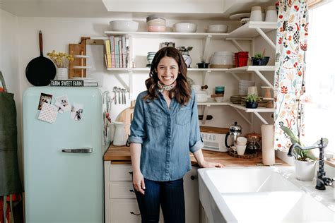 Molly Yeh Scores New Food Network Show The Forward