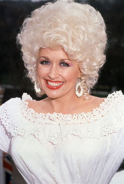 Dolly Parton Makeup Secrets Endorsed by Beauty Expert's ...