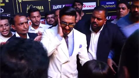 Ranveer Singh Hilariously Reacts After Getting Slapped By His Bodyguard At Siima 2022 Firstpost