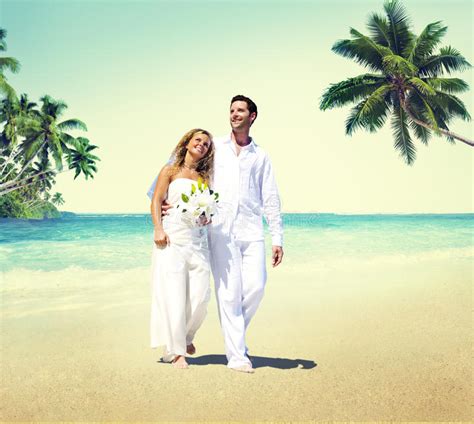 Honeymoon Couple Romantic Walking Summer Beach Concept Stock Image