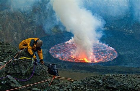 La lave du volcan coupe route kibumba est #goma 20h37. Mount Nyiragongo And Its Bubbling Hot Lava Lake