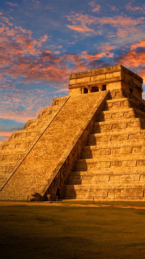 El Castillo The Kukulkan Temple Of Chichen Itza Mayan Pyramid In