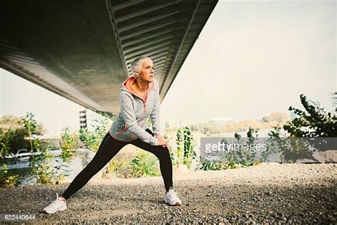 Morning Stretch Photos Et Images De Collection Getty Images