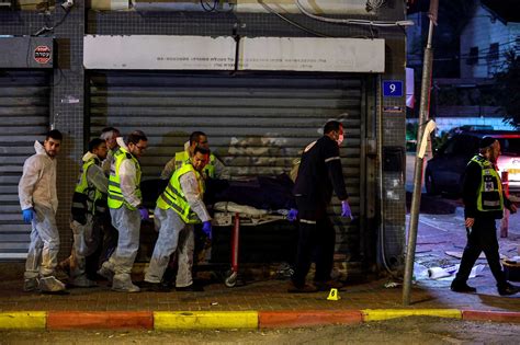 cinq suspects arrêtés après une attaque revendiquée par l ei en israël