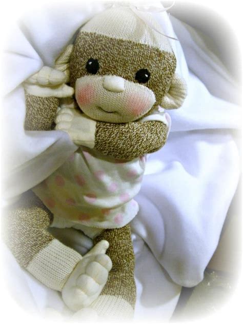 It also has some dolls of the party themed put as the decoration and the doll will be give some ornament in red and white scarf. sock monkey baby shower decorations | Baby Sock monkey ...