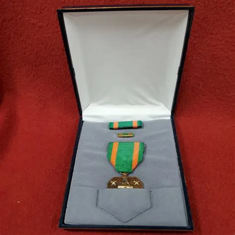 Vintage Us Navy And Marine Corps Achievement Medal Lapel Pin Ribbon Box