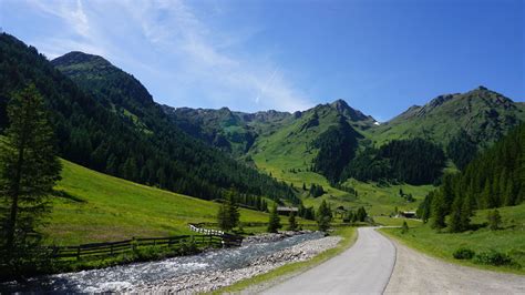 Jänner 2021) im österreichischen bezirk lienz ().das gemeindegebiet liegt im gerichtsbezirk lienz und umfasst mit 53,44 km² große teile des debanttals und teile des lienzer beckens, wobei zwei drittel des gemeindegebietes als teil des nationalparks hohe tauern unter naturschutz stehen. MTB-Runde: Unterstalleralm - Hochberg Runde von ...