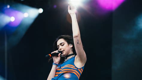 At Dua Lipa Concert Dancing Fans Were Dragged Out The New York Times