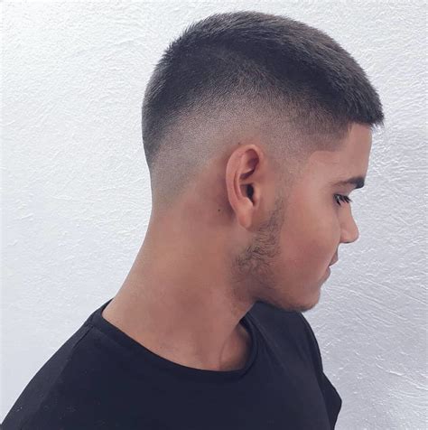 Although the neckline has a cool rounded shape that contrasts with the pair of shaved lines. Difference Between Low Fade Vs High Fade HairCut | High ...