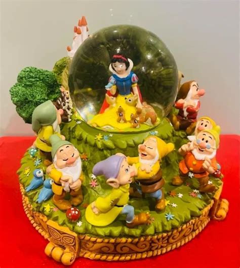Vintage Disney Snow White And The Seven Dwarfs Musical Snow Globe £320