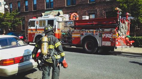 Fdny Smoke Condition Firefighters Investigate Smoke Showing From East