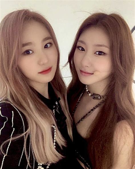 Iz One Chaeyeon And Itzy Chaeryeong Show Off The Power Of Their Genes Kpopstarz