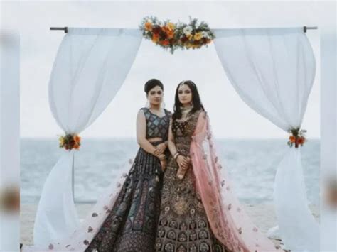 Photoshoot Of Lesbian Couple Adeela And Fatima Going Viral On Social Media परिवार ने फिल्मी