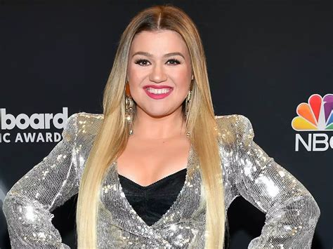 Kelly Clarkson Revealed That Celebrities Were Really Mean To Her During The First Season Of