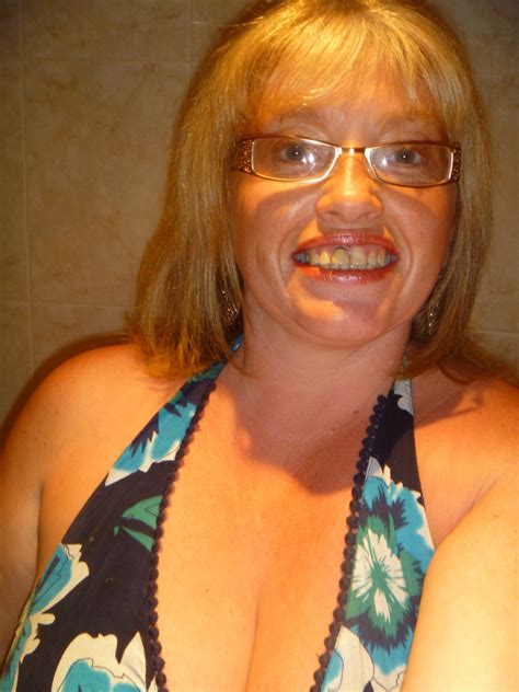 Autumleavesgoldenbrown 46 From Nottingham Is A Local Granny Looking
