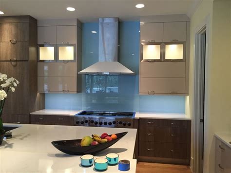 Modern glass backsplash ideas offer many options for creating unique and stylish kitchen interiors. blue back painted glass backsplash in modern kitchen ...