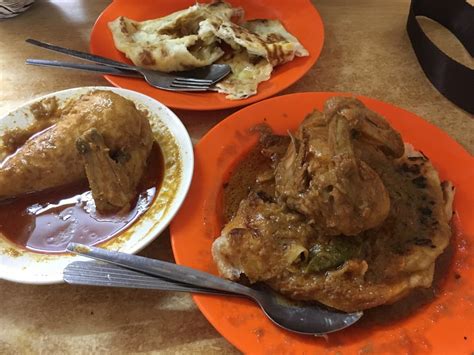 Also called rota prata in singapore, the roti canai makes for a common breakfast food. Top 8 Roti Canai in Penang - Penang Foodie