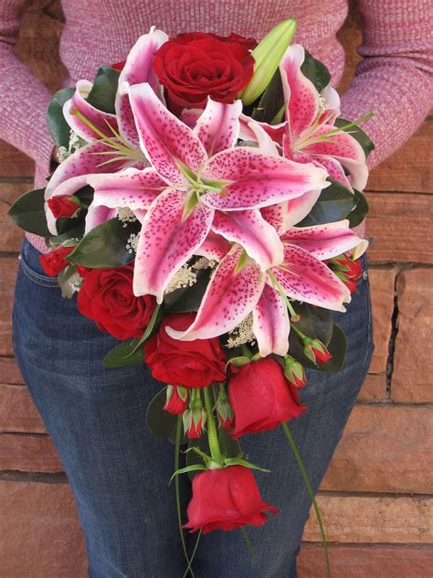 Making A Statement With Gorgeous Stargazer Lilies And Red Roses