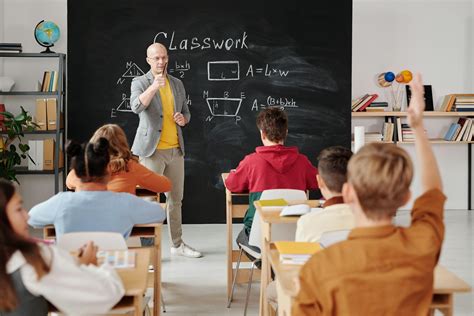 Teacher Asking A Question To The Class · Free Stock Photo