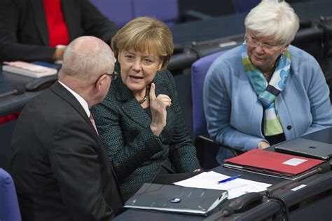 Merkel Parkerer Krav Om å Snakke Tysk Hjemme