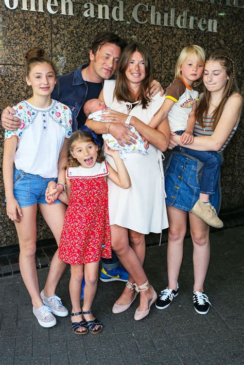 Jamie oliver has 4 children with his beautiful wife, jools. Jamie Oliver SCOLDED by his mother for snap of baby River ...