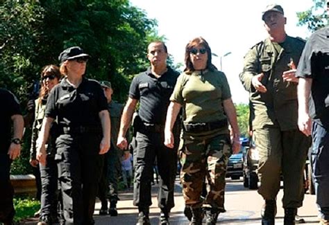 Con patricia bullrich nos unen el mismo amor y compromiso por argentina. El regalo que le hizo Gendarmería a Patricia Bullrich en ...