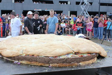 And there is a satellite campus in virginia, the. World's Biggest Cheeseburger Clocks in at 2,014 Pounds - Eater