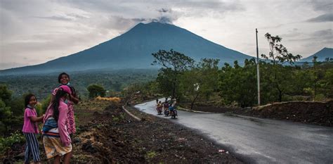 Thousands of travelers are stranded on the indonesian resort island of bali after a volcanic eruption forced authorities to shut down its main international airport in the early hours of friday. Bali's Agung - using 'volcano forensics' to map the past ...