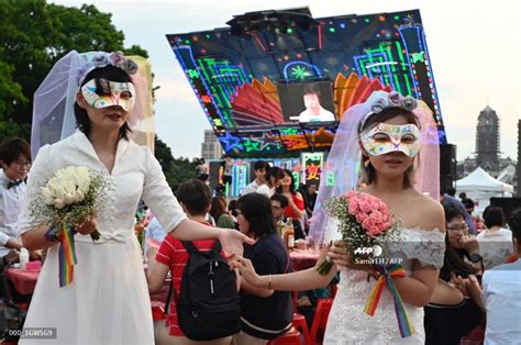 Taiwan Becomes First Asian Country To Legalize Same Sex Marriages Throws A Wedding Banquet