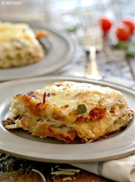 With tangy jalapeno cheddar and spicy salsa verde, this flavorful chicken lasagna is a great variation for your family dinner nights. Creamy White Chicken Caprese Lasagna | The Cookie Rookie