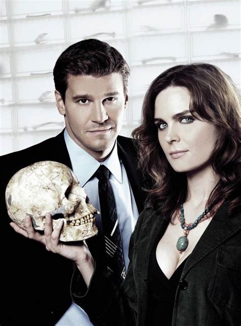 Consequently, law enforcement calls her to assist with investigations when. Bones - Séries TV - TopKool