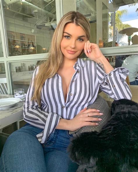Emily Sears Wiki 2021 Net Worth Height Weight Relationship And Full