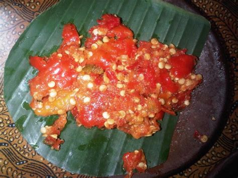 Kunci utama dalam setiap menu lalapan, tak lain adalah sambalnya. 12 Famous Sambal in Indonesia - Indoindians.com