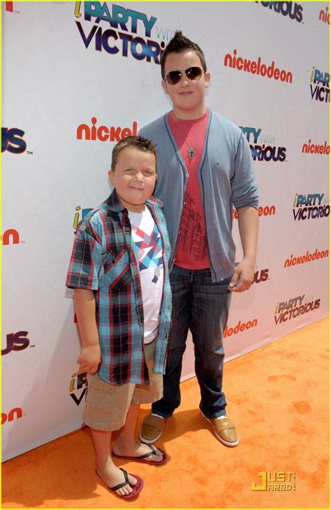 Noah Munck IParty With Brother Ethan Photo 420089 Photo Gallery