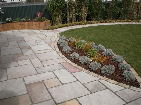 Great Use Of Edges And Plantsflowers To Break Up The Patio From The