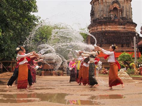 จังหวัดเชียงใหม่ Chiang Mai Songkran Festival Thailand New Year