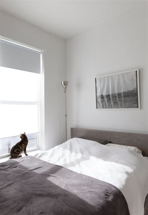 When tasked to design this apartment on manhattan's upper west side, danielle colding embraced her bold streak with an orange bed from design within reach and offsetting blue. Minimalist Bedroom Ideas (That Aren't Boring) | Apartment ...