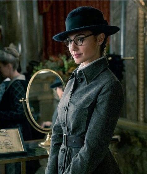 Gal Gardot As Wonder Woman In Disguise Shes So Amazing In This Movie