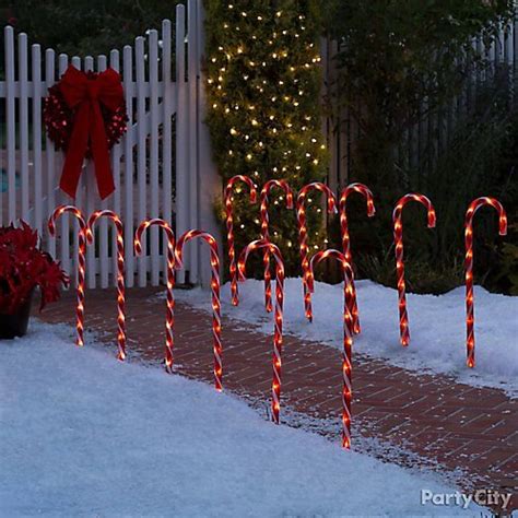 21 Enchanting Candy Cane Christmas Decor Ideas