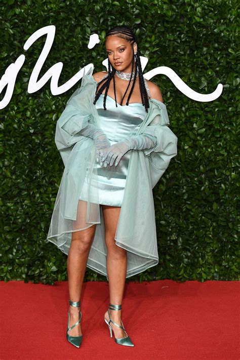 Rihanna 2019 Fashion Awards 1 Satiny