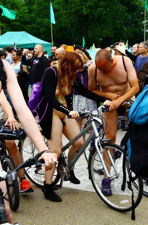 【画像】女の子が素っ裸で自転車に乗るイベントとか天国過ぎるだろ・・・ ポッカキット