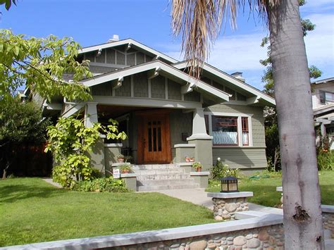 Craftsman house plans have been a popular favorite among builders and home buyers for centuries. Craftsman Architecture in Southern California | Craftsman bungalows, Craftsman exterior ...