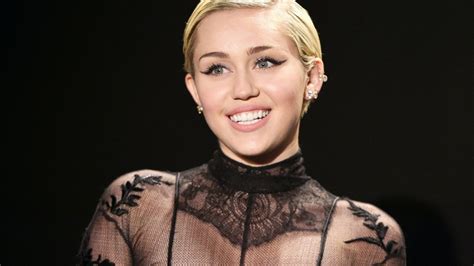 Miley Cyrus Emocion A Sus Fans Con Un Nuevo Video De Nothing Breaks