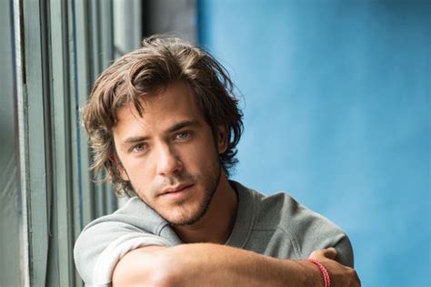 Between the minds (2007), harder than easy (2009), before the storm (2012), written in scars. Jack Savoretti - djwed-radio