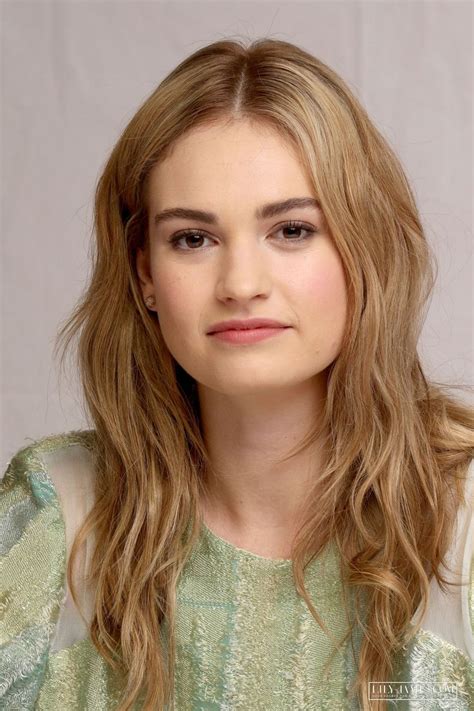 Cinderella Press Conference Lily James Online Photo